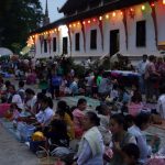 Laos, Tempel, Mönchsspeisung